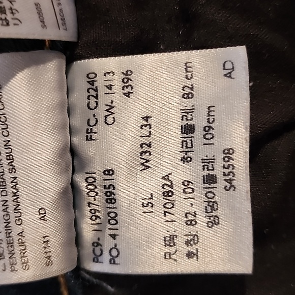 Womans Levis - Picture 2 of 4